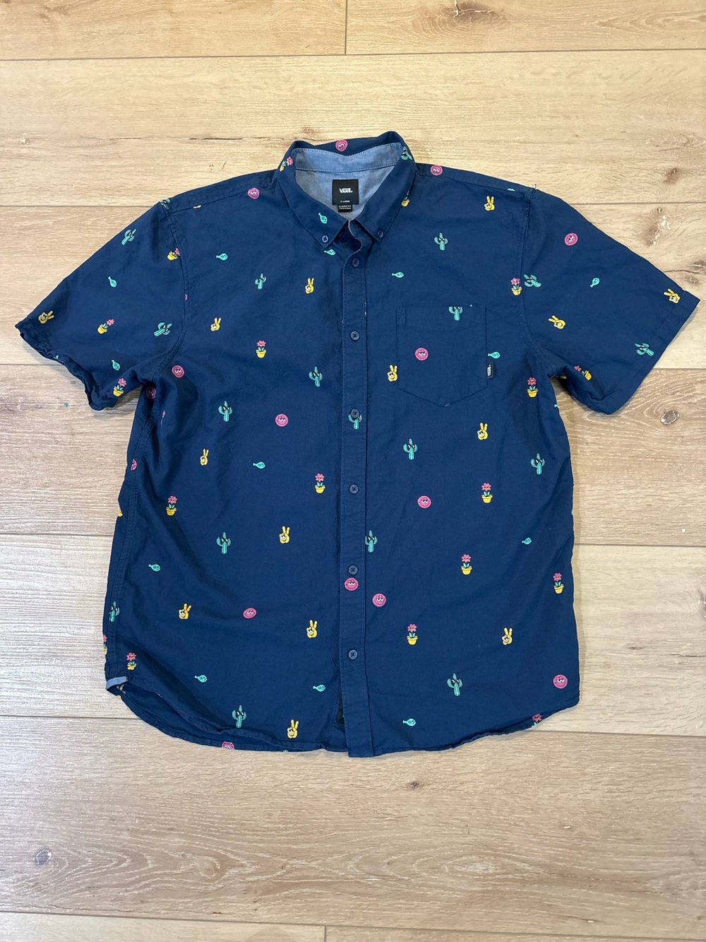 Men’s VANS Button Up Shirt XL Peace Signs, Cactus